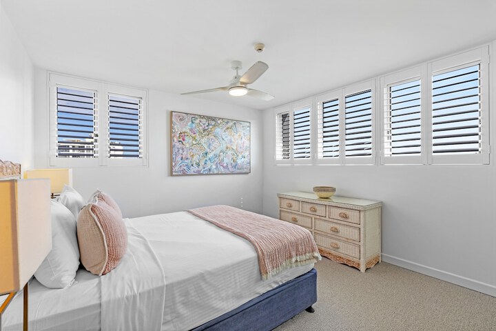 Room 4 of 168