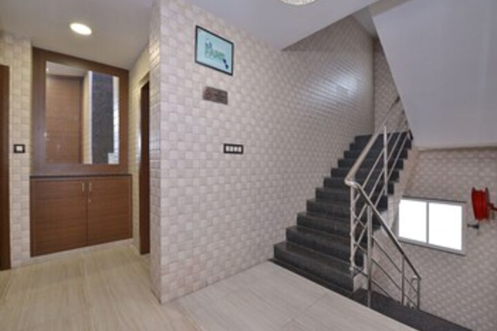 Ballroom/Hall 10 of 24