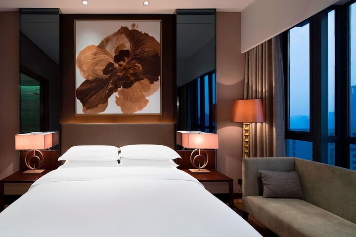 Room 8 of 48