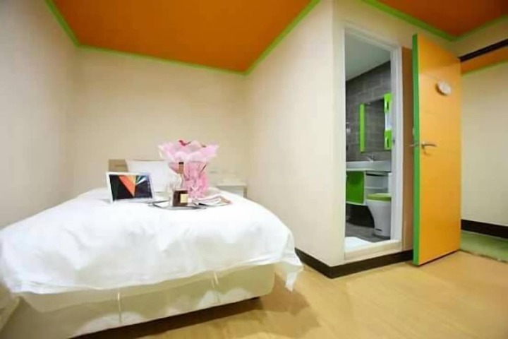 Room 2 of 14