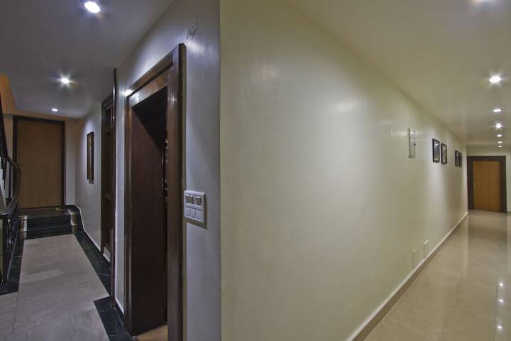 Ballroom/Hall 79 of 98