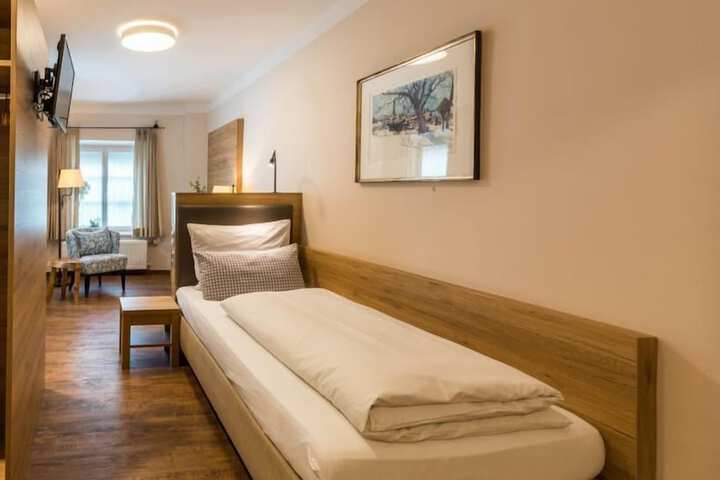 Room 15 of 111