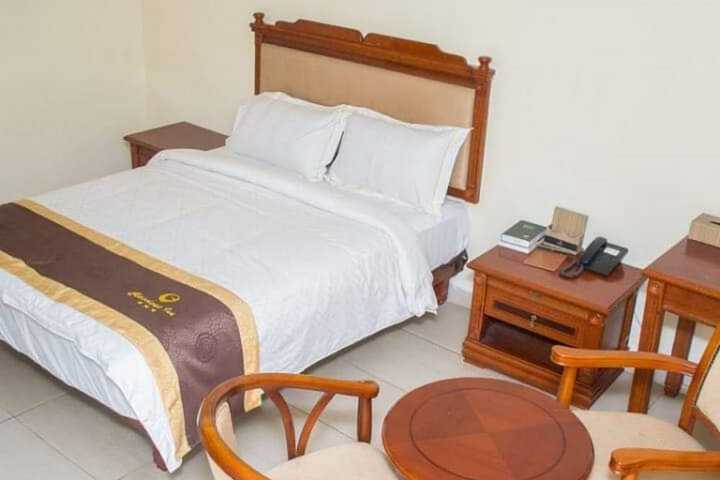 Room 4 of 9