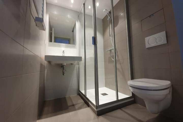 Room 8 of 20