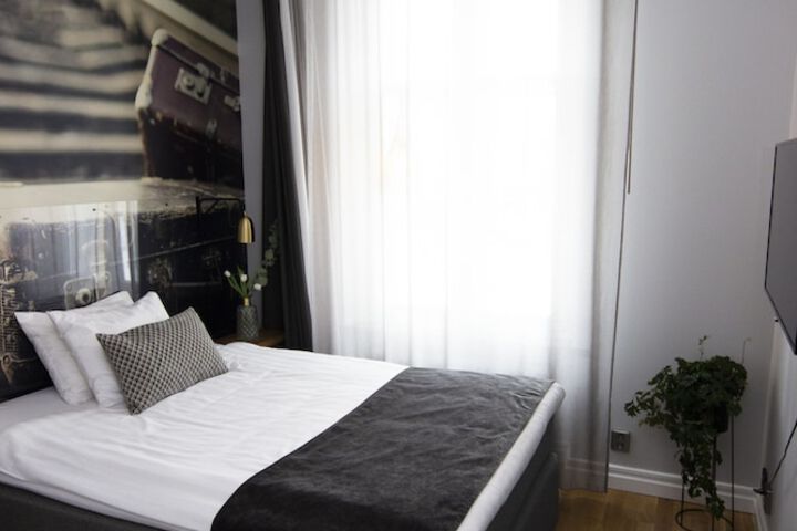 Room 8 of 48