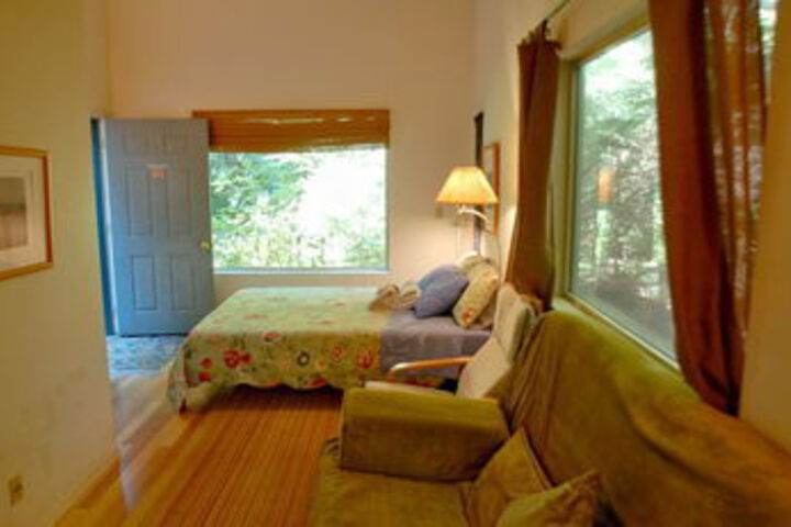 Room 200 of 697