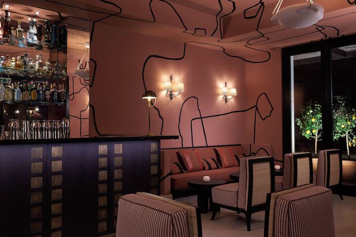 Lounge 147 of 161