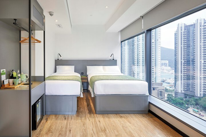 Room 9 of 80