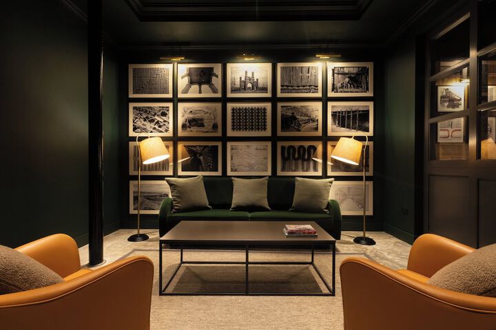Lounge 53 of 67