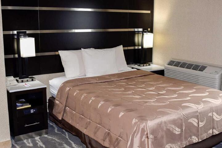 1 King Bed (1 of 4)