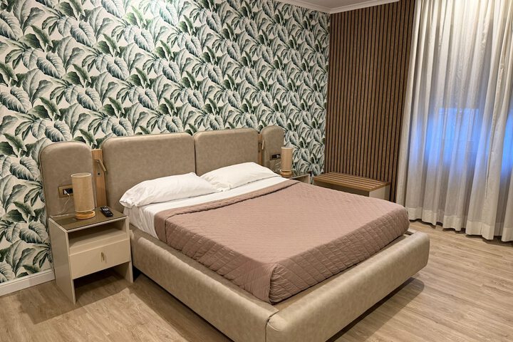 Room 17 of 37