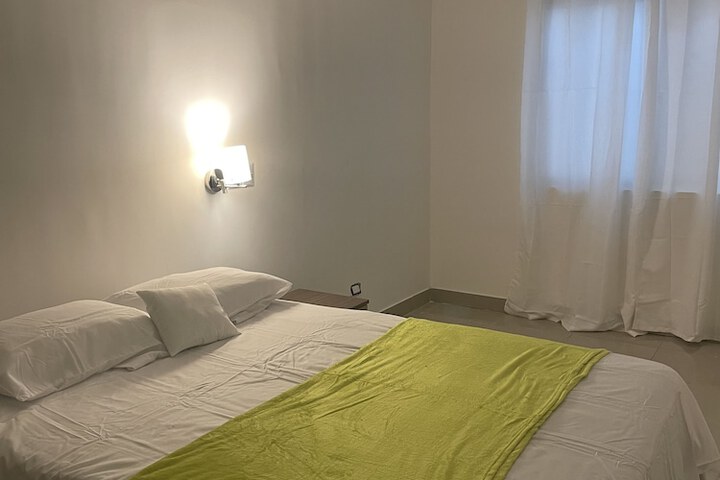 Room 6 of 17