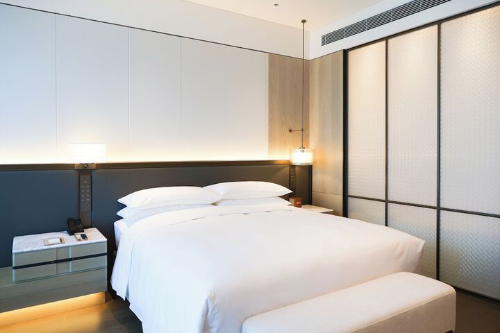Room 42 of 132