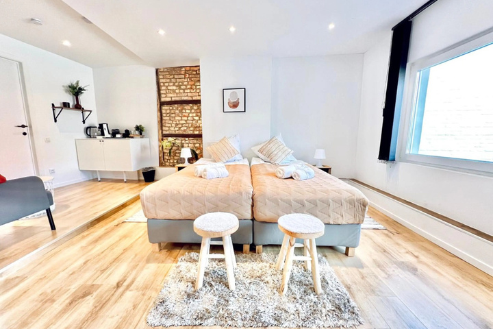 Room 4 of 15