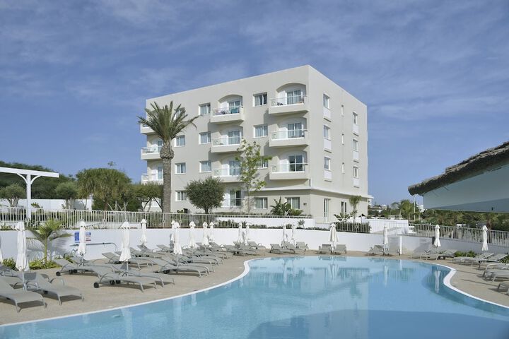 Pools & Facilities