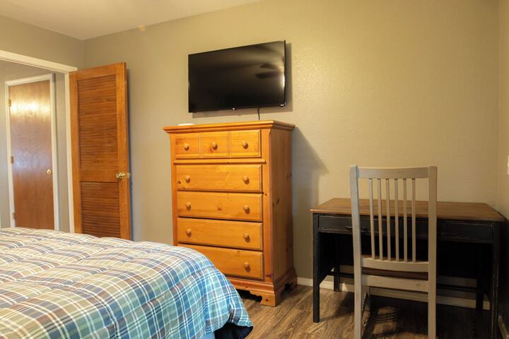 Room 320 of 917
