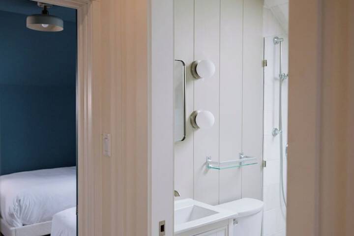 Room 46 of 65