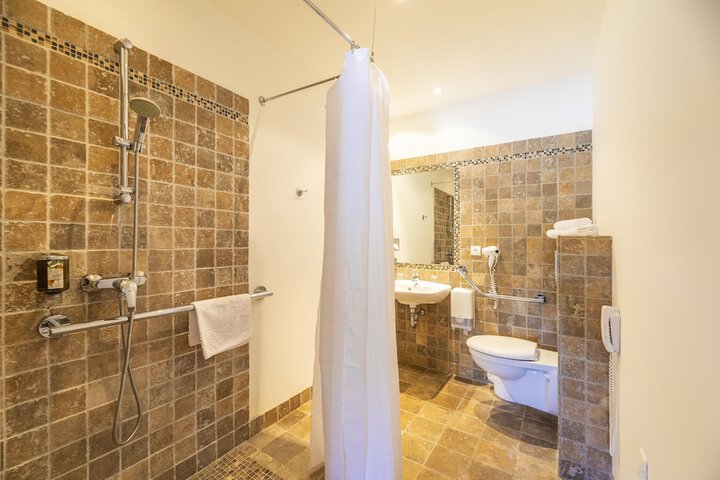 Room 20 of 103