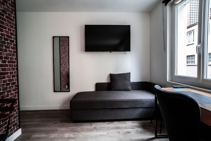 Room 28 of 64