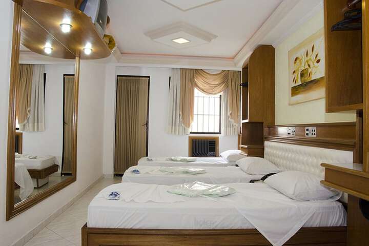 Room 13 of 27