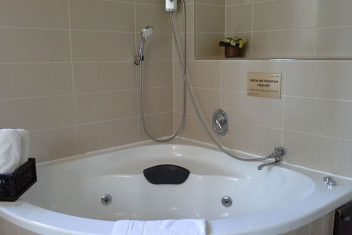 Hot Tub 48 of 78