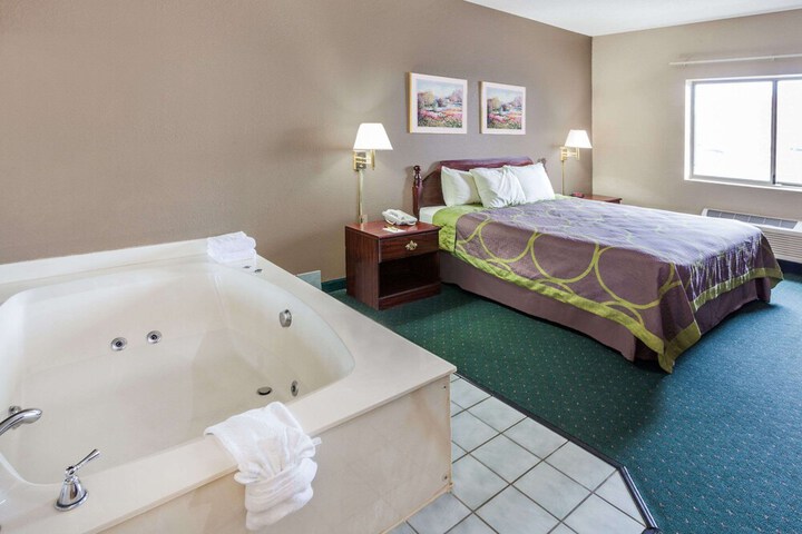 1 King Bed (12 of 17)