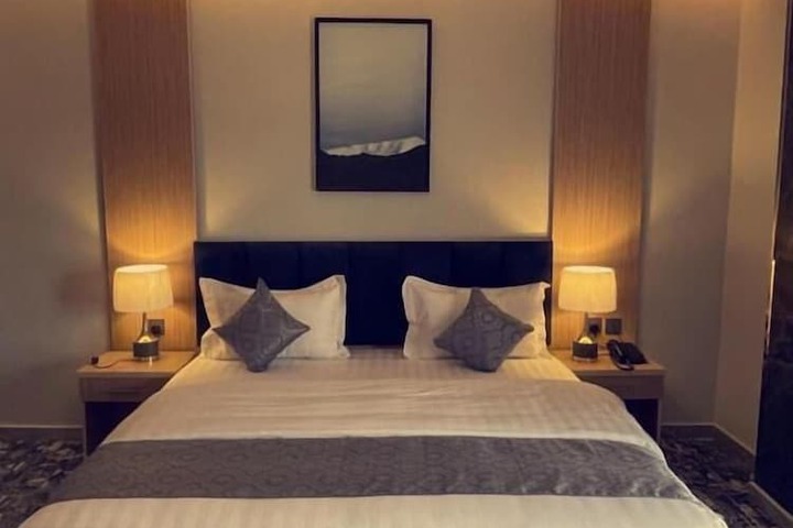 Room 8 of 32