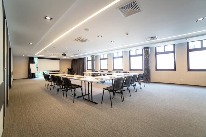 Business Center 45 of 47