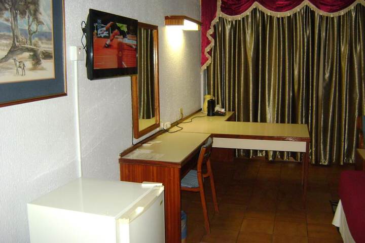Room 9 of 32