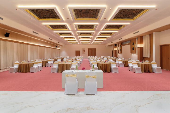 Ballroom/Hall 57 of 72