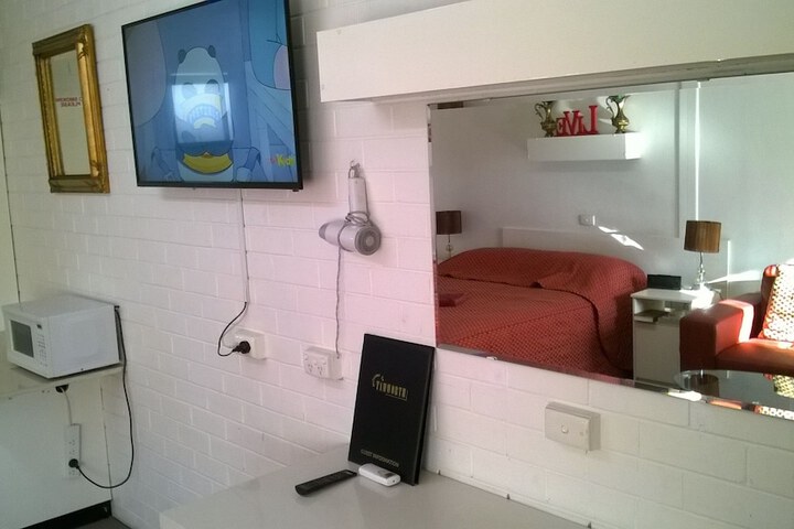 Room 10 of 33