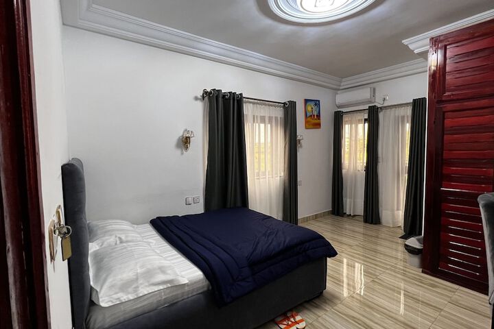 Room 17 of 34