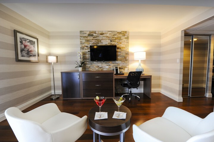 Room 18 of 53