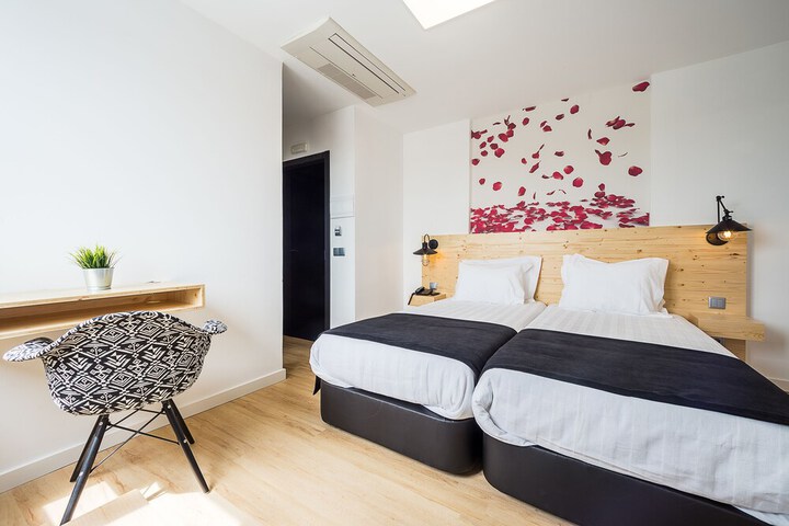 Room 3 of 25