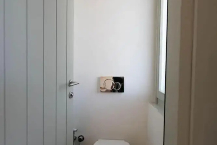 Room 8 of 12