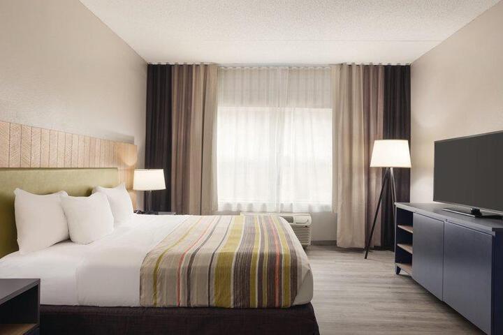 1 King Bed (9 of 9)