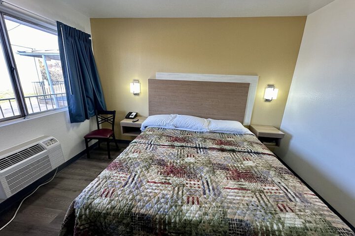 Standard Double Bed (7 of 9)