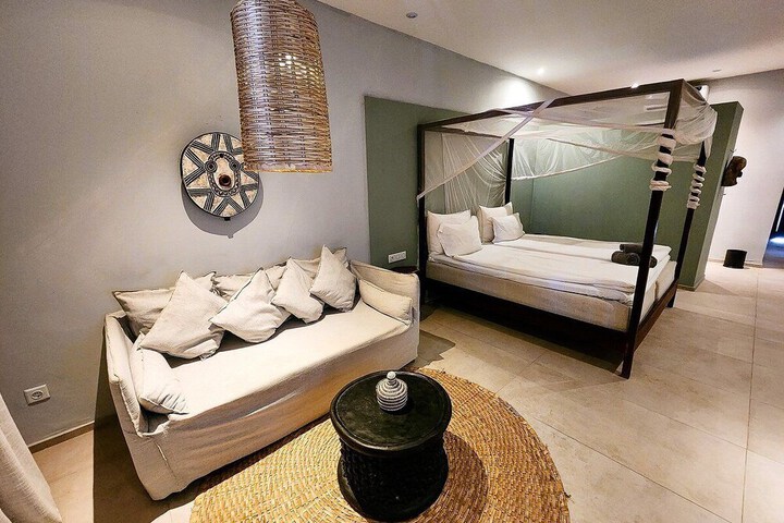 Room 9 of 27