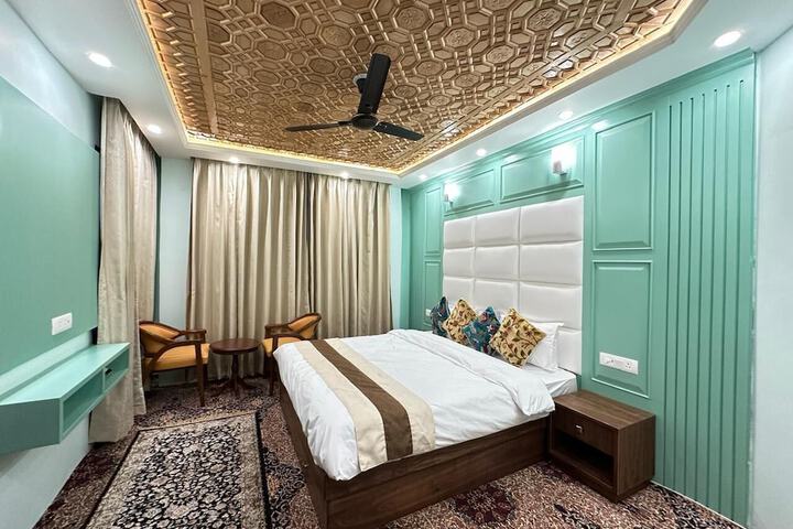 Room 25 of 47