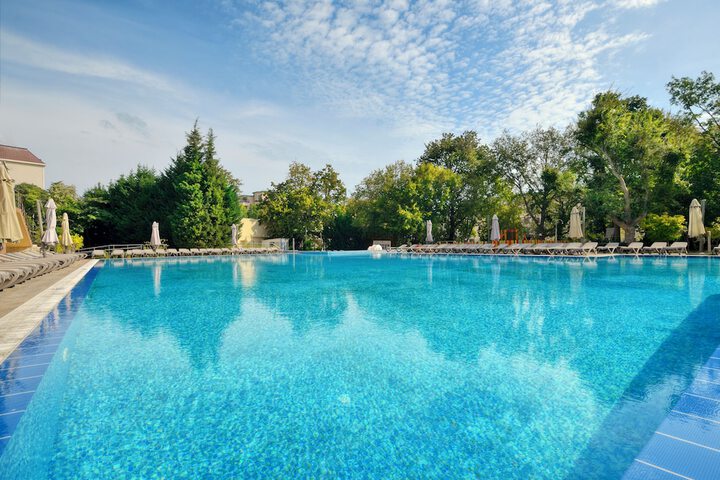 Hotel Pool