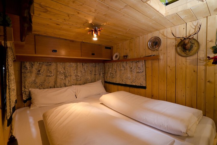 Room 3 of 60