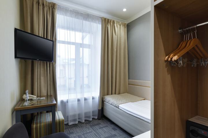 Room 11 of 44