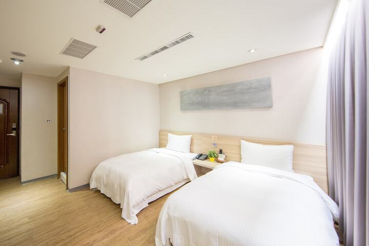 Room 9 of 88
