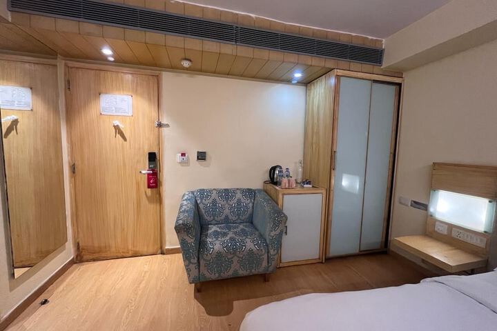 Room 15 of 32