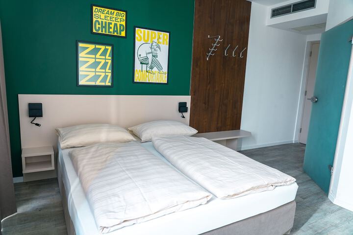 Room 13 of 31