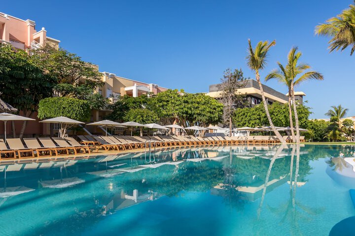 Pools & Facilities