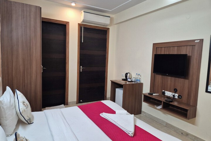 Room 12 of 36