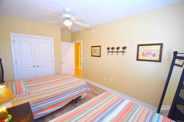 Room 4 of 18