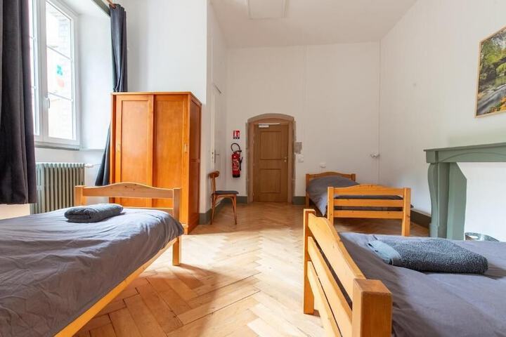Room 4 of 113