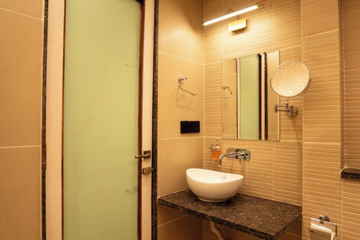 Room 43 of 48